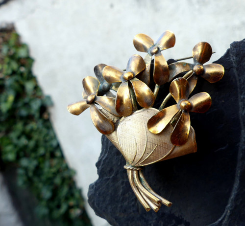 Kytička fialek...starožitná bižuterní brož