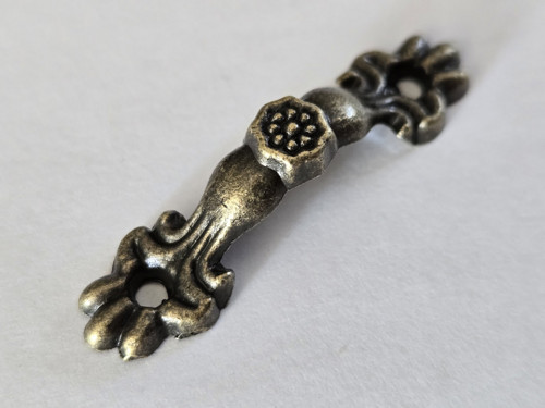 Madlo ve vintage stylu–staromosaz 4,3x1x1 cm