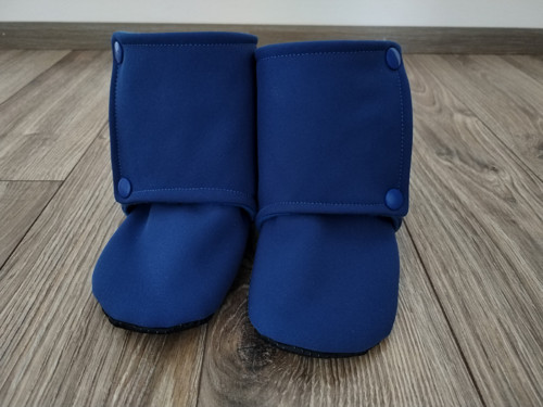 Capáčky ze softshellu do kočárku