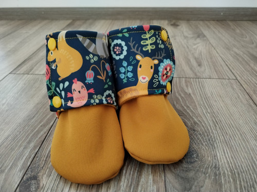 Capáčky ze softshellu do kočárku