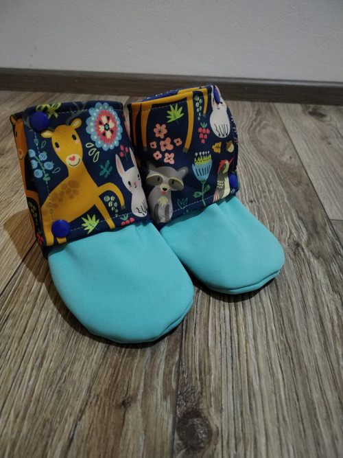 Capáčky ze softshellu do kočárku