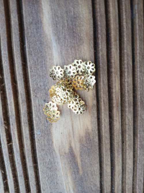 Kaplík ve tvaru květu 7 x 7 x 1 mm, zlatý