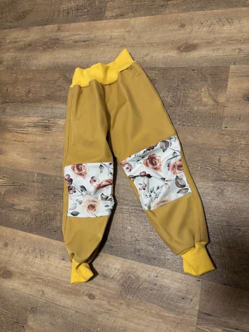 Softshellové kalhoty s květinovým vzorem