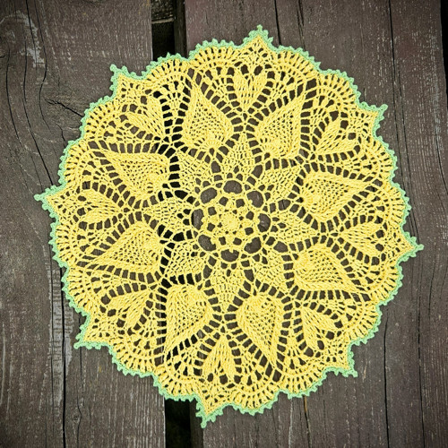 Háčkovaná dečka "srdíčka", 28 cm