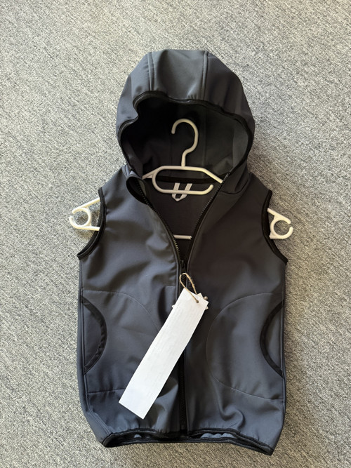 Softshellová vesta vel.98/104/110 (zip 45cm)