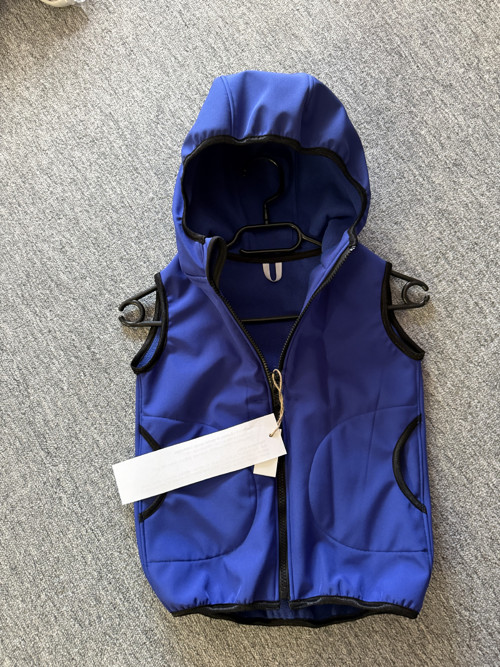 Softshellová vesta vel.98/104/110 (zip 45cm)