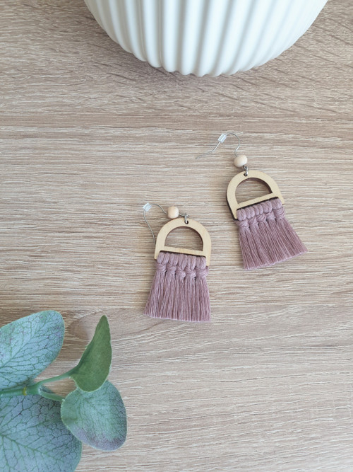 Macramé naušnice půlkruh - mauve