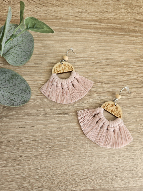 Macramé náušnice kruh luční kvítí - starorůž