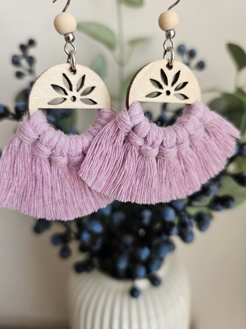 Macramé náušnice kruh výřez květina- lila šeřík
