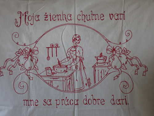 Vyšívaná kuchařka se slovenským textem