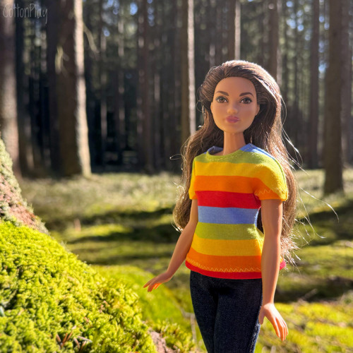 Tričko pro baculku Barbie (curvy)- barevné proužky