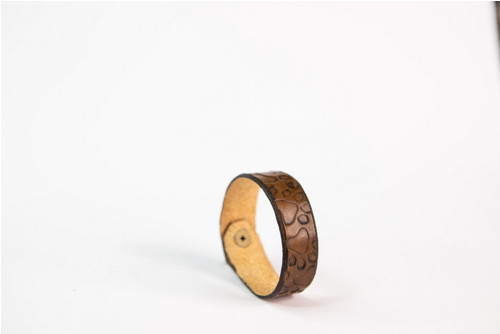 Kožený náramek - Tlapky, st. hnědá 15 mm