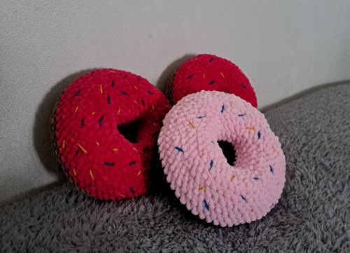 Háčkovaný donut