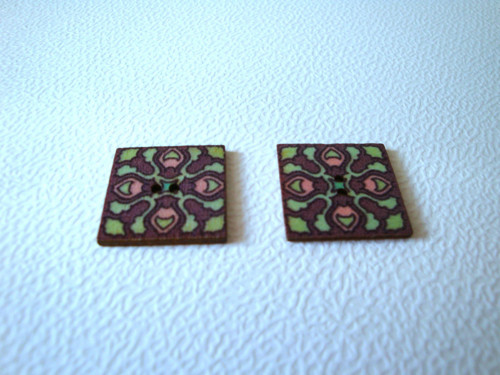 Dřevěný dekorační knoflík 20x20 mm (1ks)