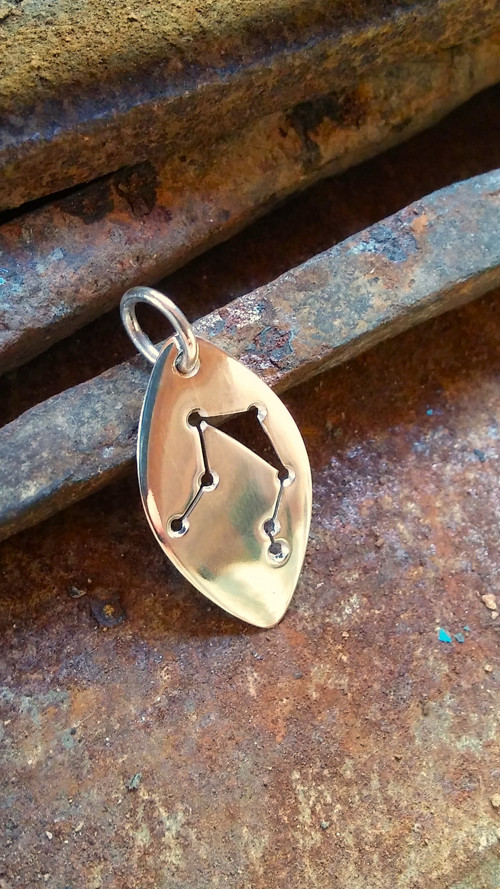 Prívesok menší, Astrologické znamenia, Au 14K