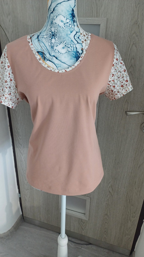 Minimalistické tričko - velikost 42- L — foto 1