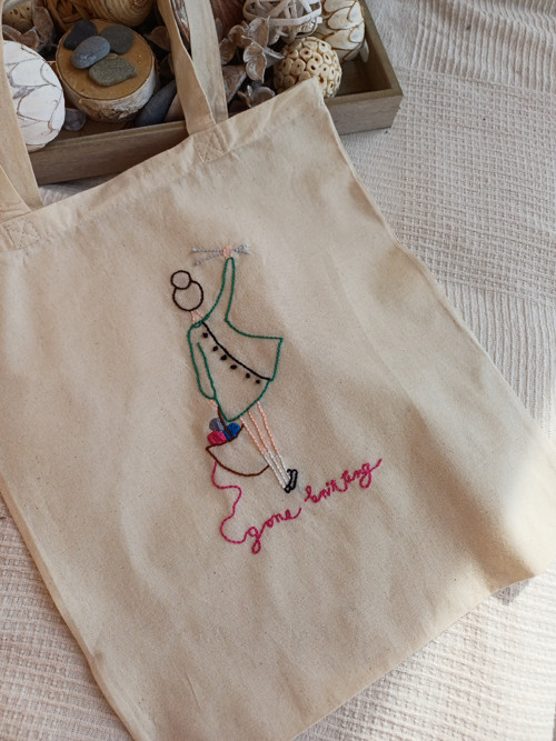 Ručně vyšívaná plátěná taška "GONE KNITTING"