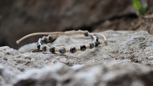 Náramek macramé "obsidián vločkový"