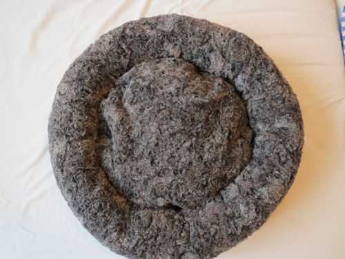 Pelíšek (průměr 45 cm) šedý střapatý