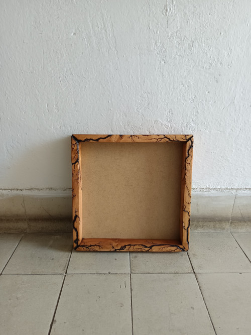 Dřevěný zdobený rám na mechový obraz 30 x 30cm