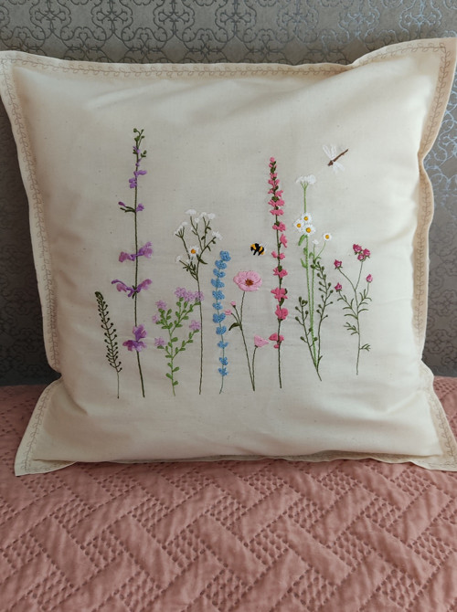 Vyšívaný povlak na polštář 40x40 cm - luční kvítí
