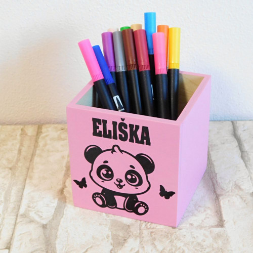 Dřevěný stojánek na pastelky s pandou