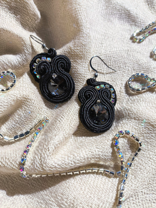 Soutache náušnice - Noční motýl - černé