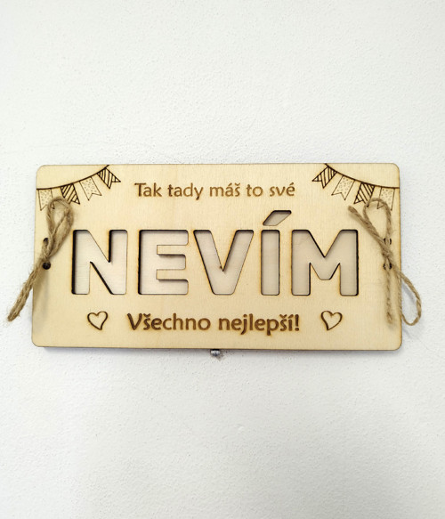 Dřevěná obálka "NEVÍM" k narozeninám