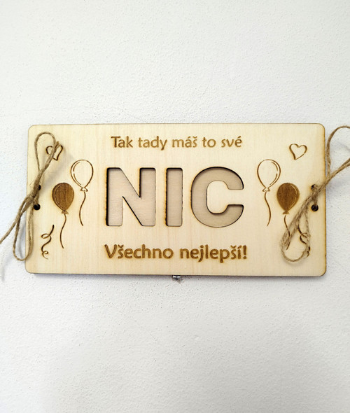 Dřevěná obálka "NIC" k narozeninám