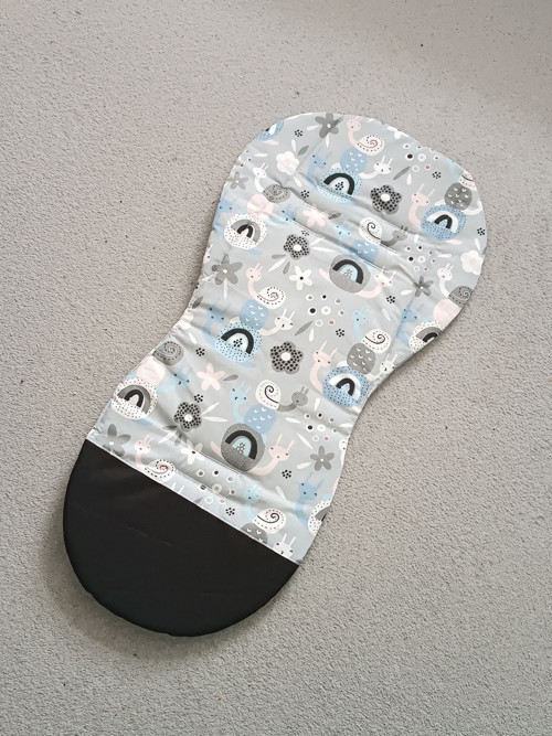 Prodloužená podložka do kočárku