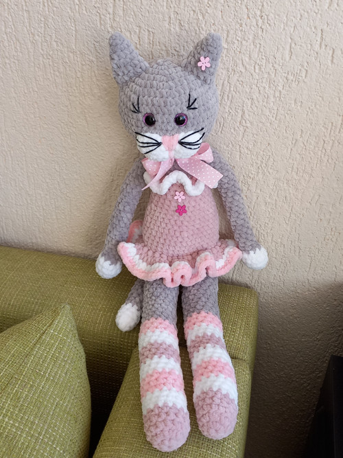 Háčkovaná kočička 60 cm