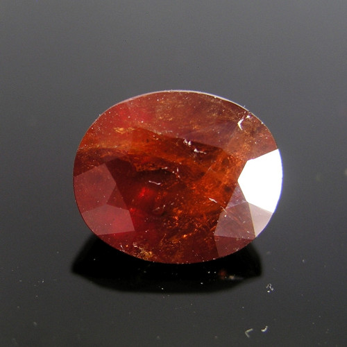 Velký granát Spessartin, 7,65 ct., 12,3x10,2x6,5mm