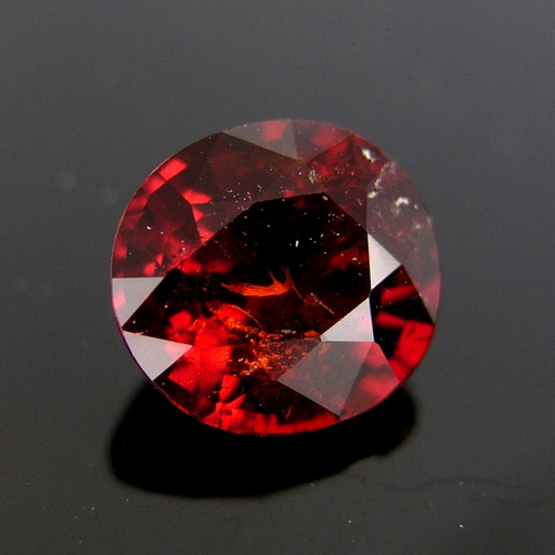 Velký granát Spessartin, 4,00 ct., 9,5x8,7x5,4 mm