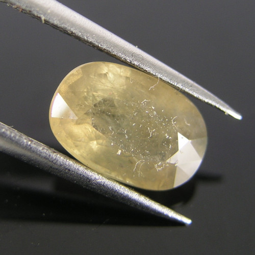 Nazelenale žlutý Safír, 2,87 ct., 10,3x6,8x4,3 mm