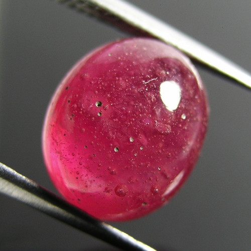 Přírodní červený Rubín, 8,86 ct., 12,0x10,0x6,8 mm