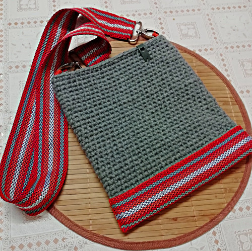 Crossbody kabelka háčkovaná šedá