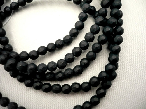 Vrtané kuličky 4,5 mm - onyx matný FASET., 10 ks