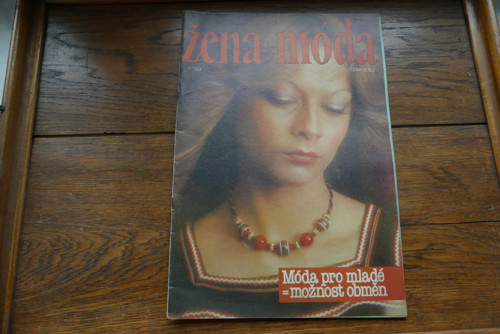 Časopis Žena a móda, číslo 4/1983, střihy!