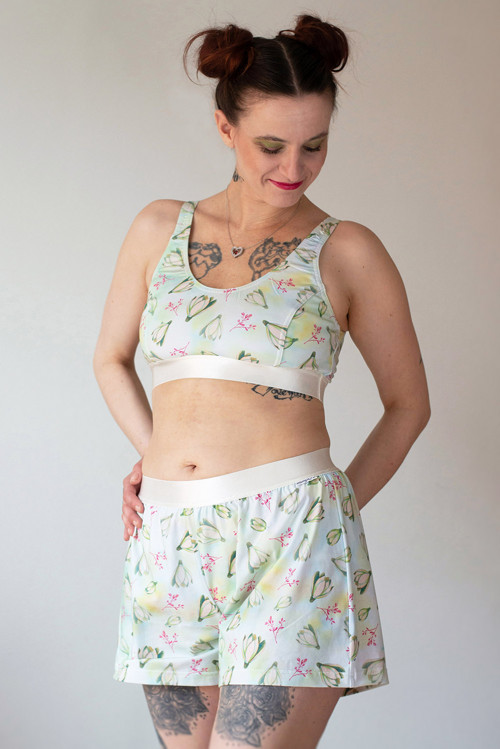 Shorts Green Flowers bio
