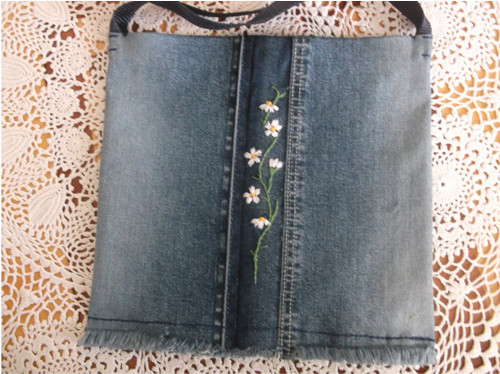 Crossbody kabelka s výšivkou, krásně vyšly barvy