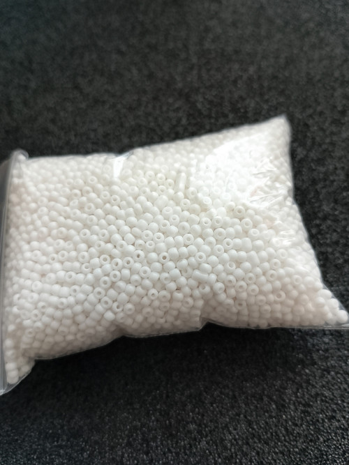 Bílé korálky 80g