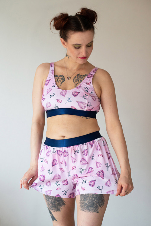 Shorts Purple Flowers bio