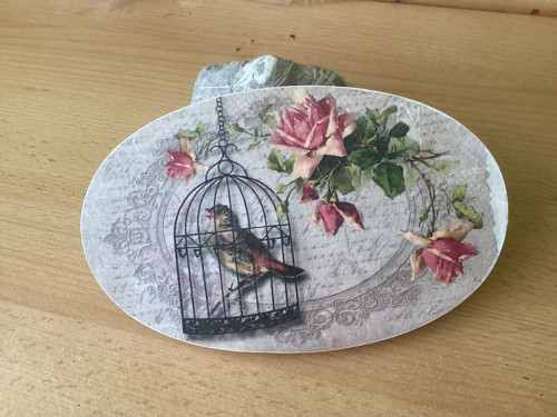 Obraz oválný s ptáčkem v klícce decoupage