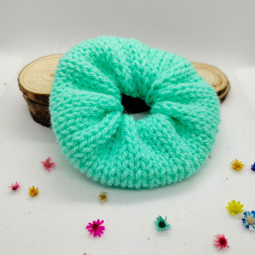 Pletená scrunchie gumička do vlasů