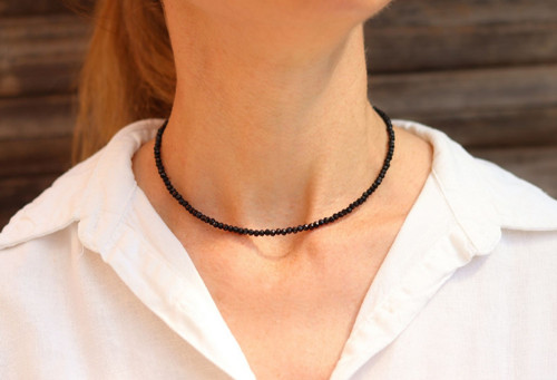 Náhrdelník choker spinel