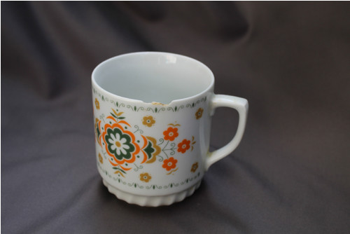 Hrneček z porcelánu