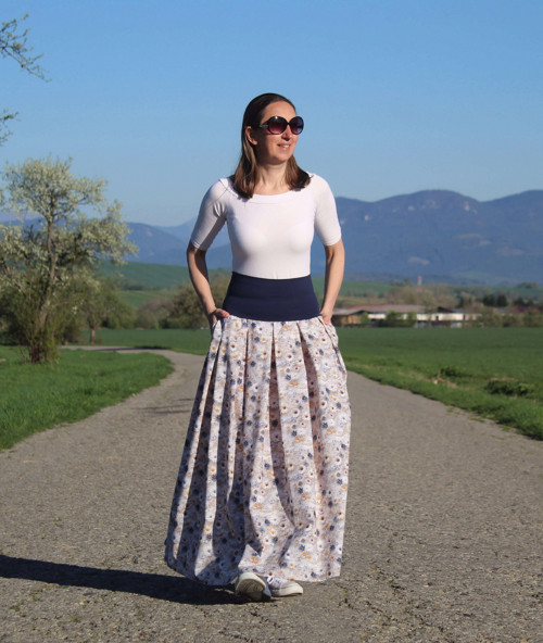 Dlhá skladaná sukňa modro-béžové kvietky