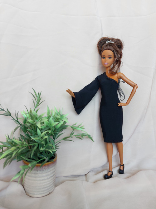 Basic černé nebo červene šatičky pro Barbie