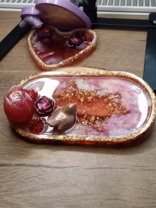 Oválný tácek s tulipánem a ptáčkem