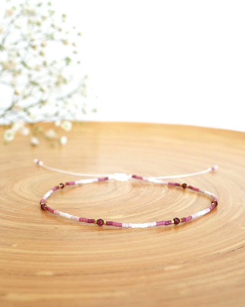 Náramek na nohu Gentle anklet // granát — foto 1